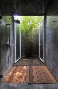 shower with private garden