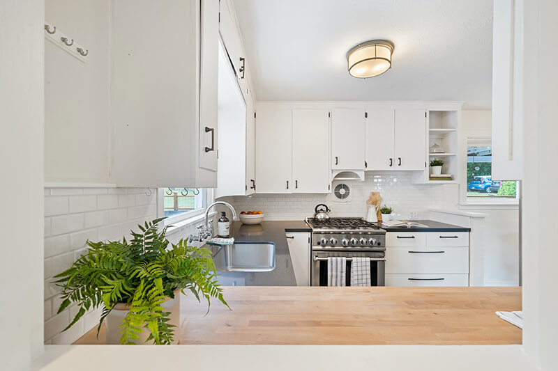 Clean White Kitchen clutter-free kitchen